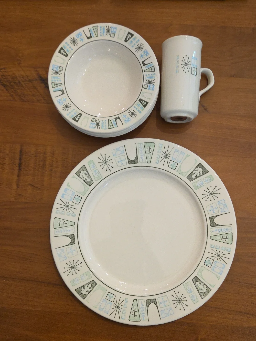 MCM Taylorstone White Dinner Plate with Green and Light Blue Accent